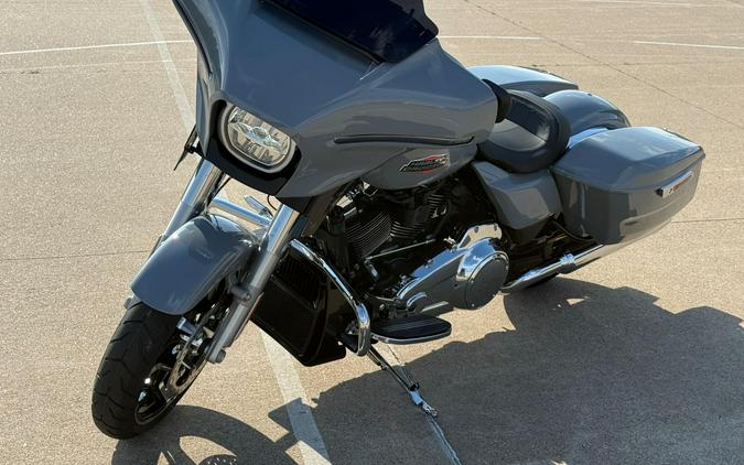 2026 Harley-Davidson® Street Glide® Dark Billiard Gray Chrome Trim