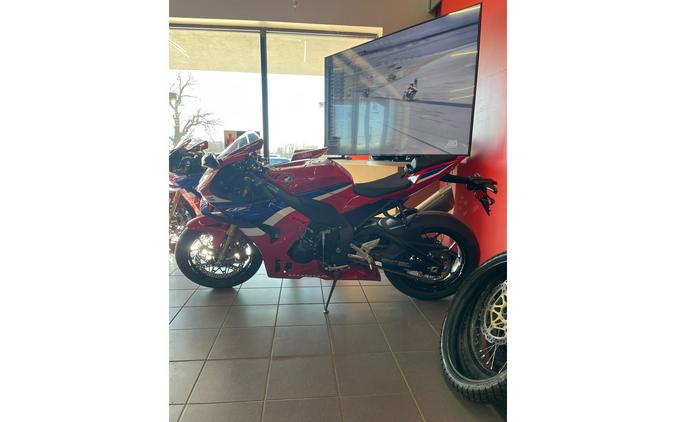 2025 Honda CBR1000RR-R Fireblade SP