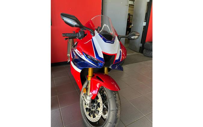 2025 Honda CBR1000RR-R Fireblade SP