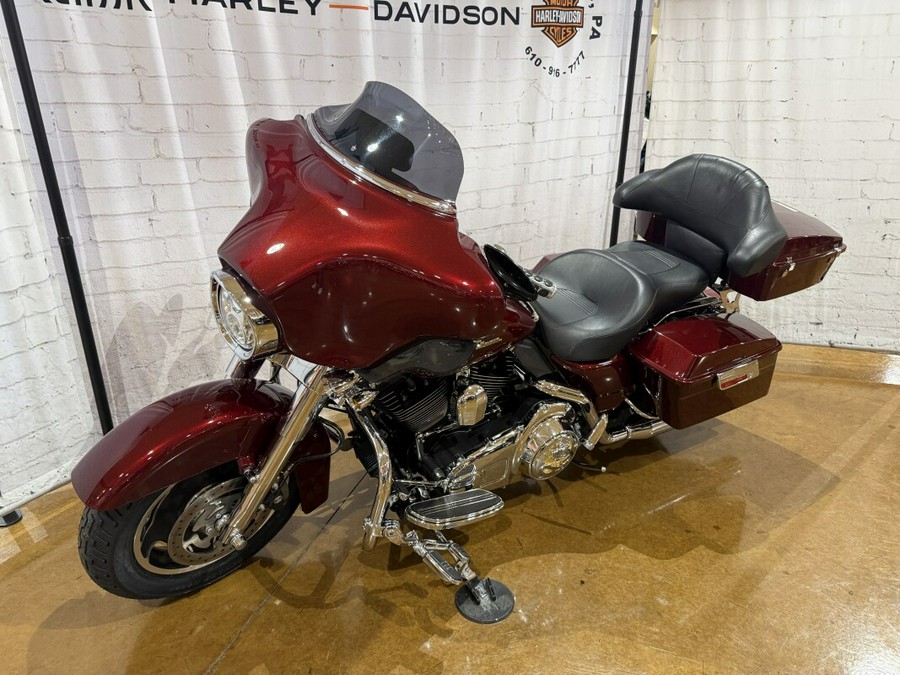 2008 Harley-Davidson® Street Glide® FLHX 697185 Crimson Red Sunglo