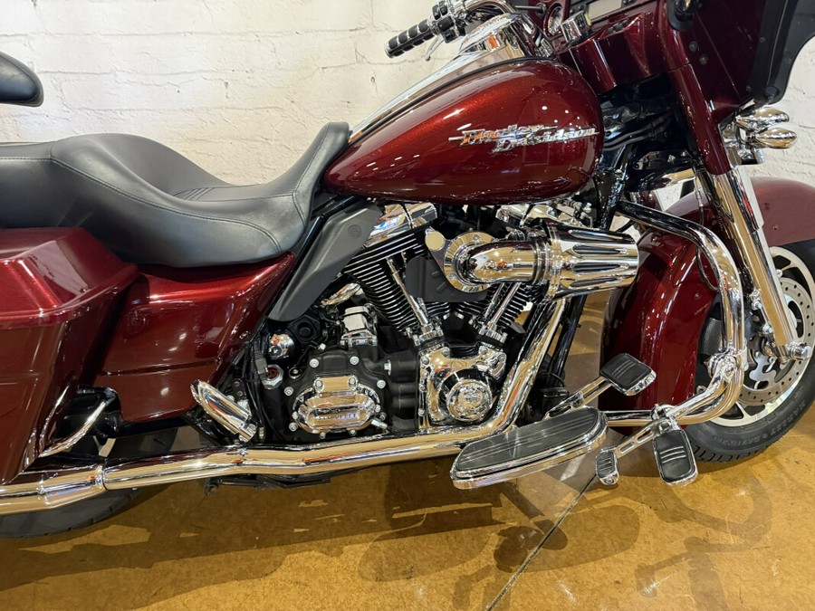 2008 Harley-Davidson® Street Glide® FLHX 697185 Crimson Red Sunglo