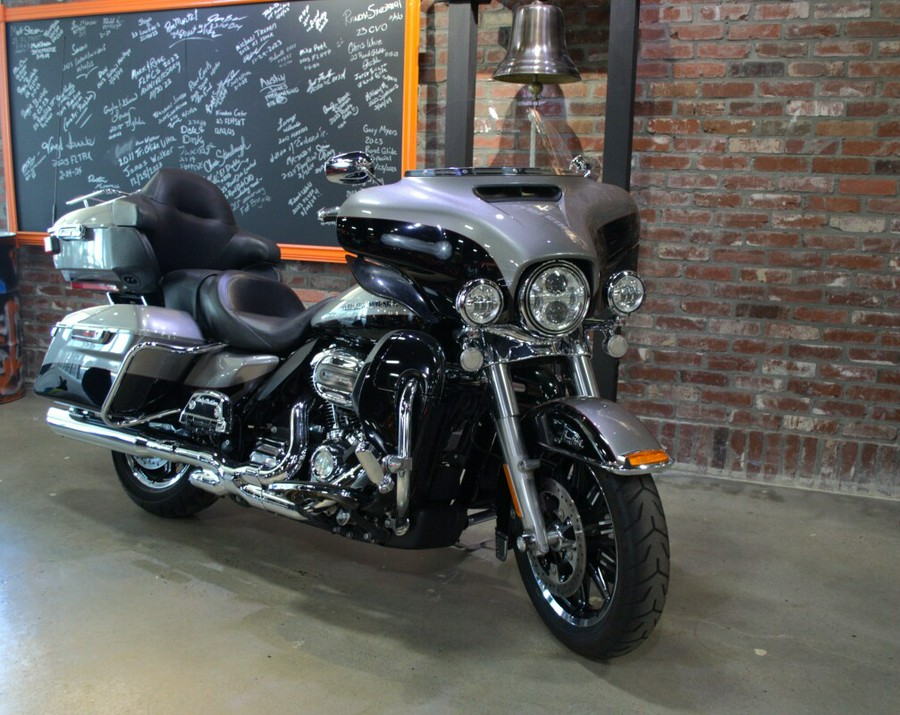 2017 Harley-Davidson® Ultra Limited Billet Silver/Vivid Black