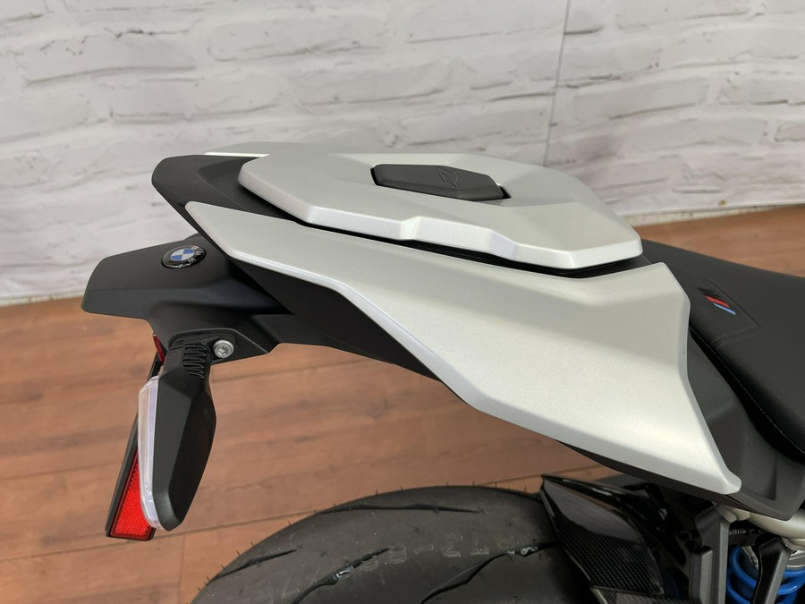 2026 BMW M 1000 R