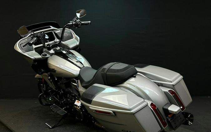 Harley-Davidson CVO™ Road Glide 2023 FLTRXSE DARK PLATINUM