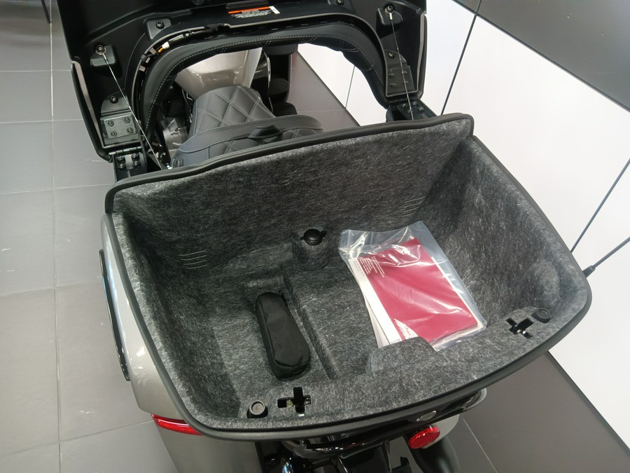 2025 Indian Motorcycle Pursuit® Dark Horse® with 112