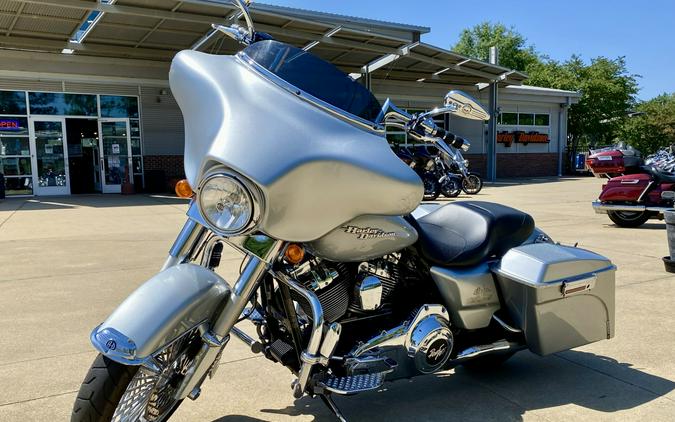 2010 Harley-Davidson® Street Glide® Brilliant Silver