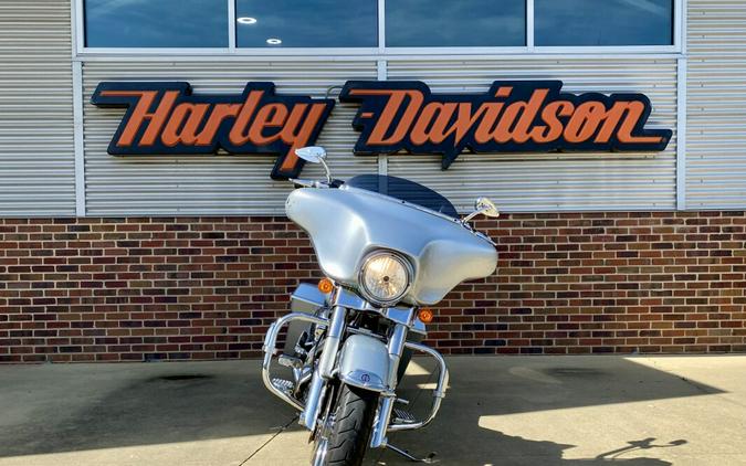 2010 Harley-Davidson® Street Glide® Brilliant Silver