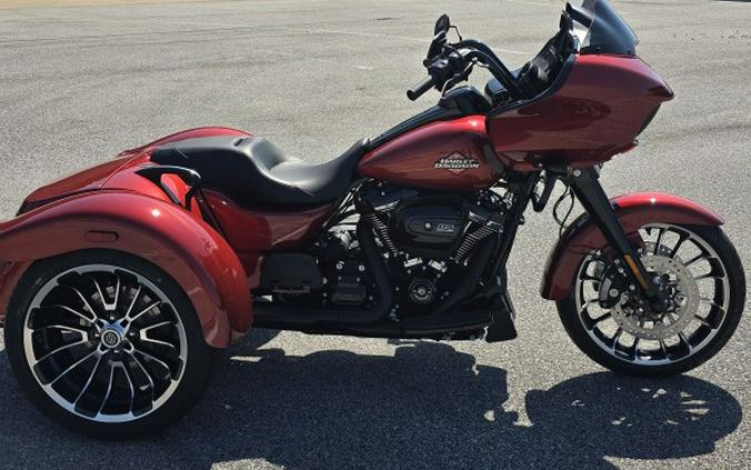 2025 Harley-Davidson® Road Glide® 3 WHSKEY FIRSTORM/BLK TRIM