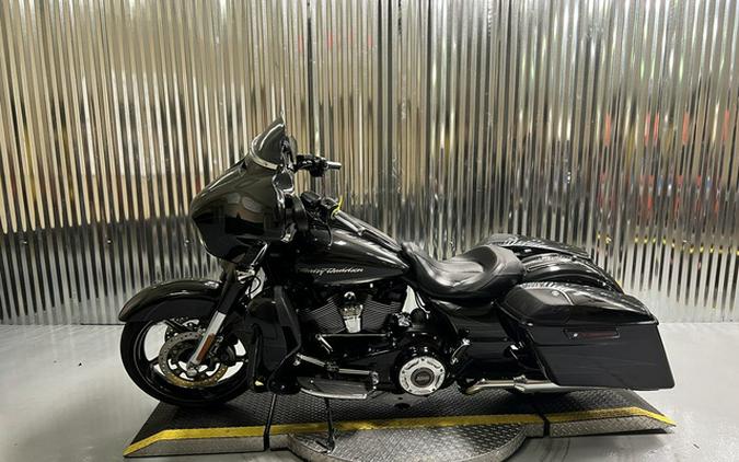 2017 Harley-Davidson FLHXSE - CVO Street Glide