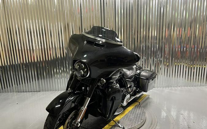 2017 Harley-Davidson FLHXSE - CVO Street Glide