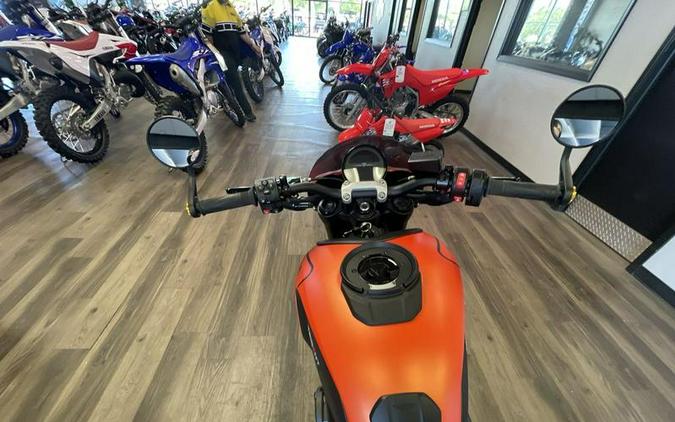 2023 Triumph Trident 660 Matte Baja Orange / Matte Storm Grey
