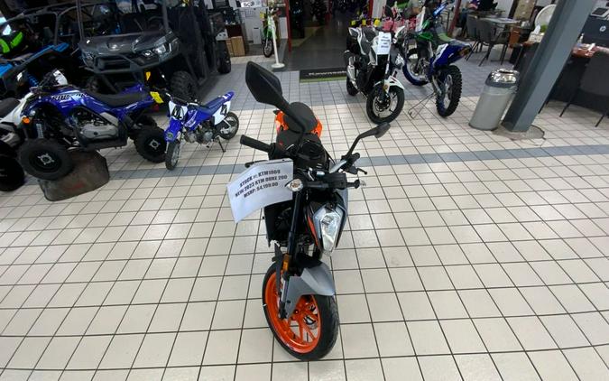 2023 KTM Duke 200