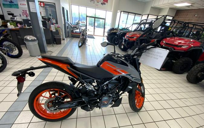 2023 KTM Duke 200