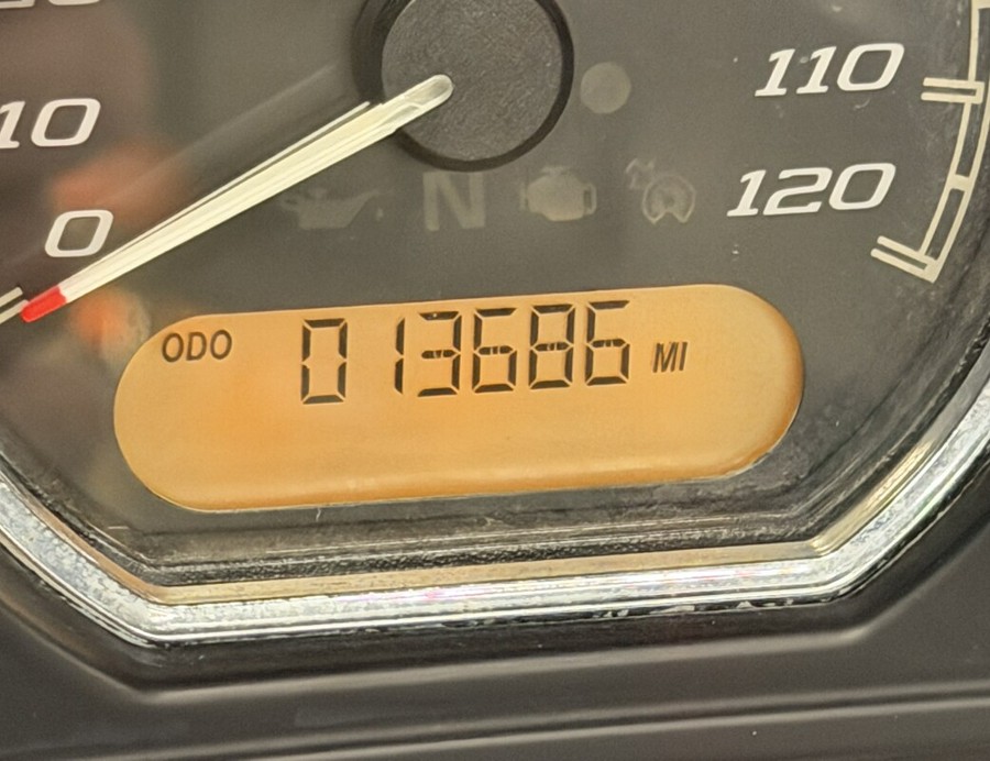 2015 Harley-Davidson® Tri Glide® Ultra FLHTCUTG WHT HOT/BLU HOT W/ PINSTRIP