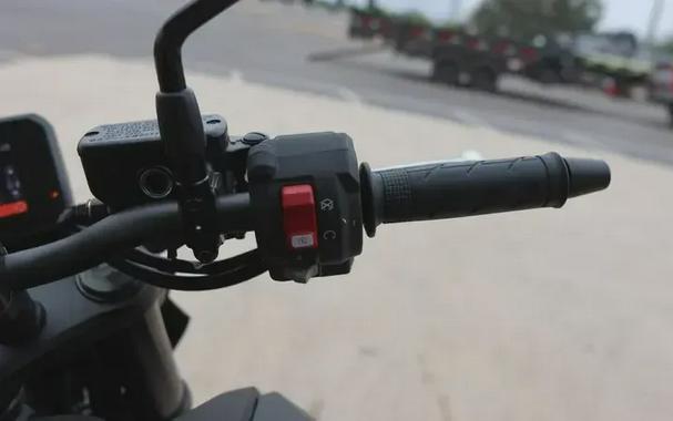 New 2025 HONDA CB750 HORNET