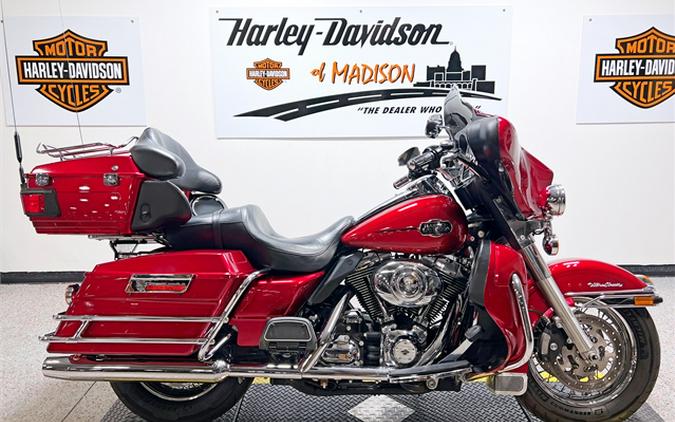 2008 Harley-Davidson Ultra Classic Electra Glide FLHTCU 45,859 Miles candy red sunglo
