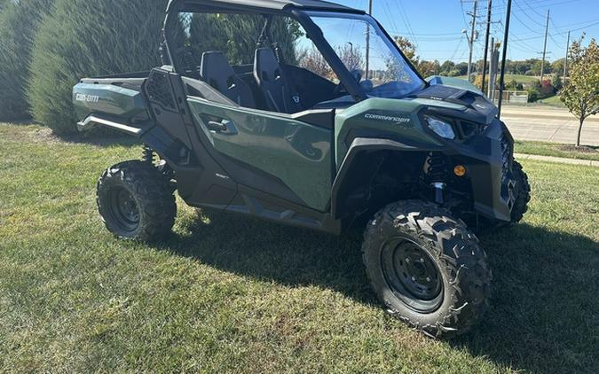 2023 Can-Am Commander DPS 700