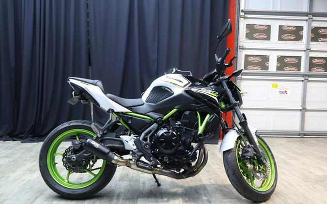 2021 Kawasaki Z650 ABS Pearl Blizzard White/Metallic Spark Black