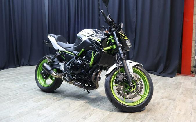 2021 Kawasaki Z650 ABS Pearl Blizzard White/Metallic Spark Black