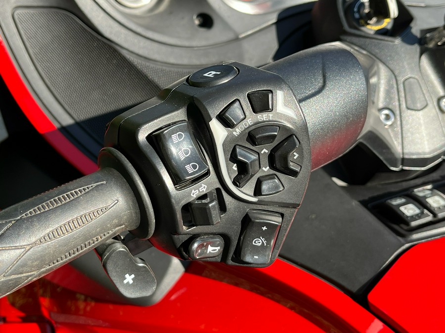 2013 Can-Am Spyder® RT-S SE5