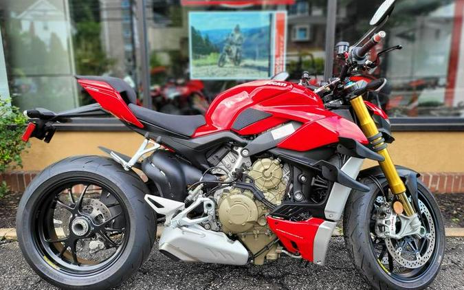 2020 Ducati Streetfighter V4 S Review (25 Fast Facts)