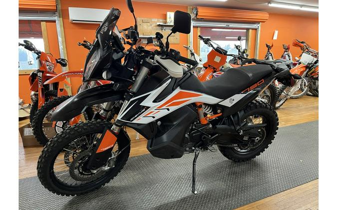 2019 KTM 790 Adventure & 790 Adventure R – First Ride