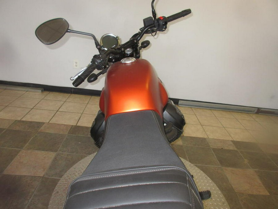 2022 Moto Guzzi V7 Stone E5