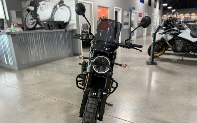 2023 Husqvarna SVARTPILEN