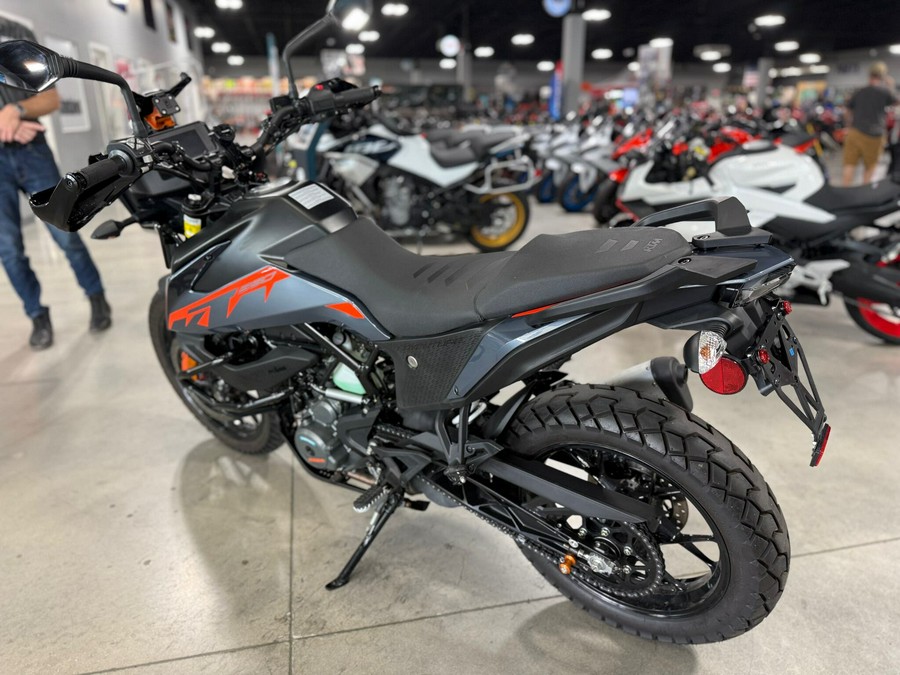 2022 KTM Adventure 390