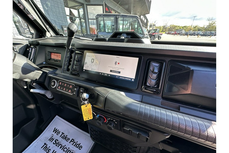 2026 DEFENDER LIMITED CAB HD11 - Can-Am
