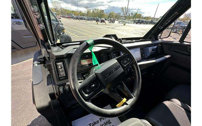 2026 DEFENDER LIMITED CAB HD11 - Can-Am