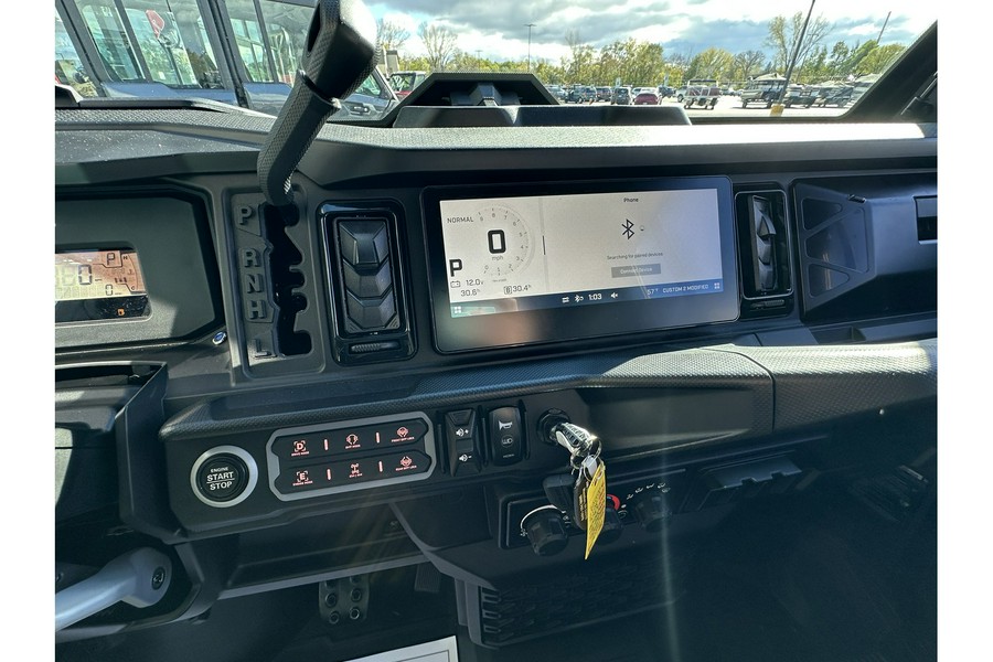 2026 DEFENDER LIMITED CAB HD11 - Can-Am