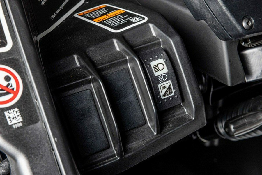 2026 Can-Am Maverick X3 X rs Turbo RR Triple Black_7.6 in.