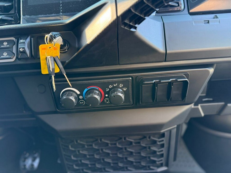 2026 Can-Am Defender MAX Limited HD11 White