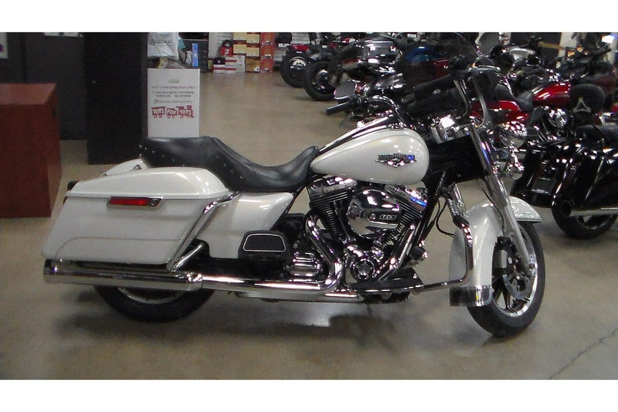 2015 Harley-Davidson® Road King® Base