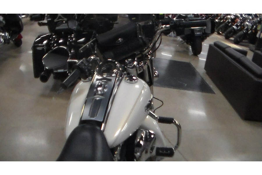 2015 Harley-Davidson® Road King® Base