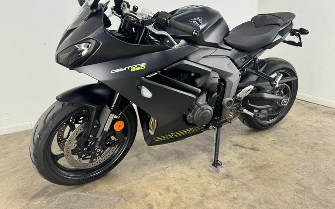 2025 Triumph DAYTONA 660 Satin Granite / Satin Jet Black - BU0096