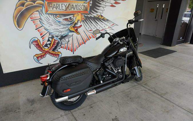 2024 Harley-Davidson Heritage Classic Vivid Black - Black Finish