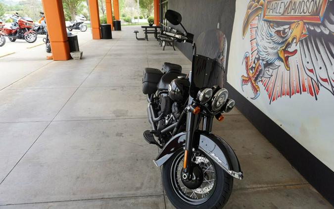 2024 Harley-Davidson Heritage Classic Vivid Black - Black Finish