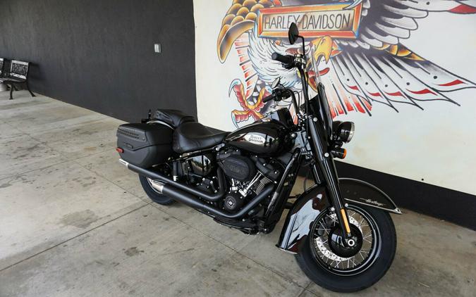 2024 Harley-Davidson Heritage Classic Vivid Black - Black Finish