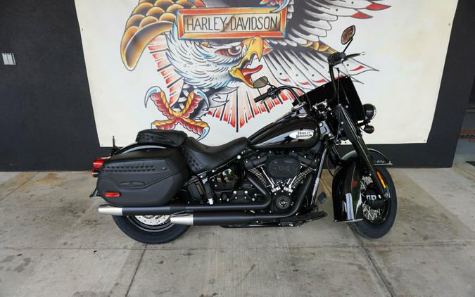 2024 Harley-Davidson Heritage Classic Vivid Black - Black Finish