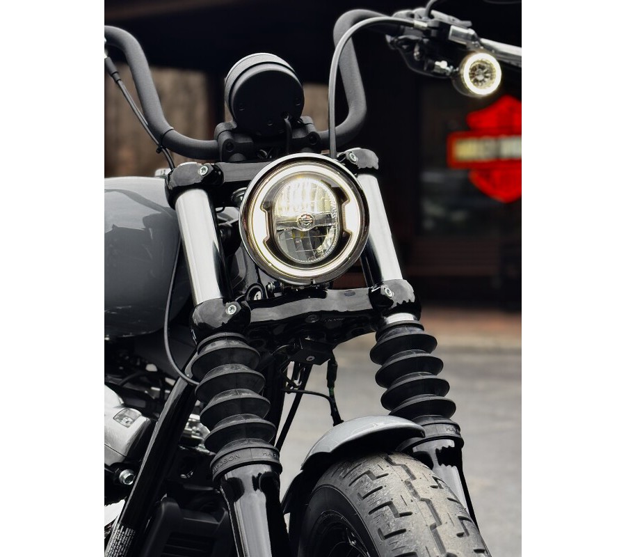 2026 Harley-Davidson® Street Bob® Dark Billiard Gray Chrome Cast Wheels
