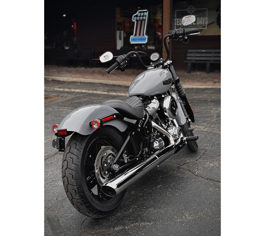 2026 Harley-Davidson® Street Bob® Dark Billiard Gray Chrome Cast Wheels