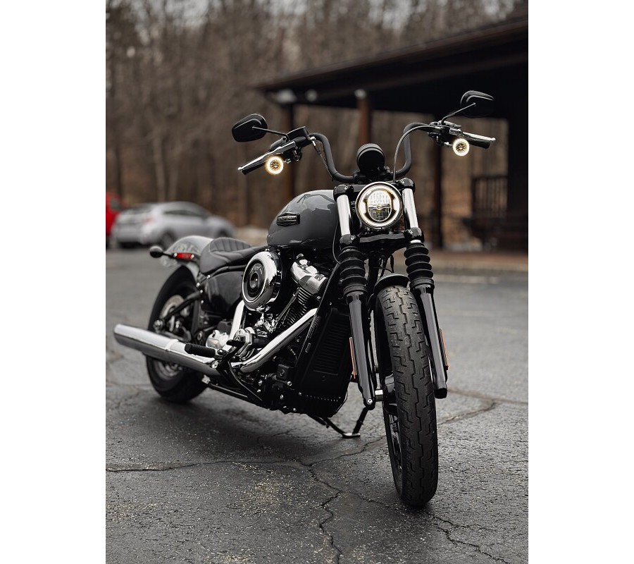 2026 Harley-Davidson® Street Bob® Dark Billiard Gray Chrome Cast Wheels