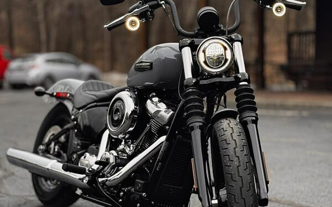 2026 Harley-Davidson® Street Bob® Dark Billiard Gray Chrome Cast Wheels