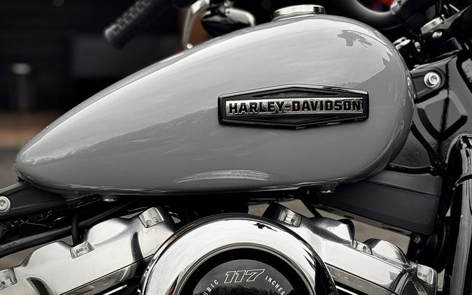 2026 Harley-Davidson® Street Bob® Dark Billiard Gray Chrome Cast Wheels