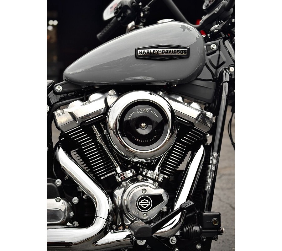 2026 Harley-Davidson® Street Bob® Dark Billiard Gray Chrome Cast Wheels
