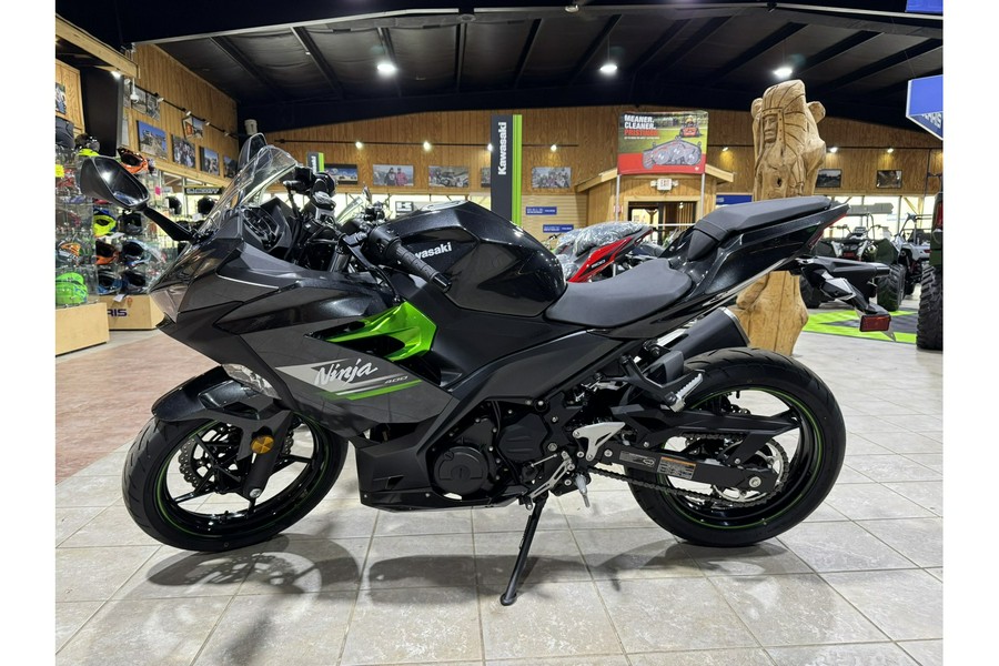 2023 Kawasaki Ninja® 400 - Gray