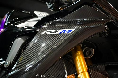 2020 Yamaha R1 + R1M | In-depth Review by 44Teeth