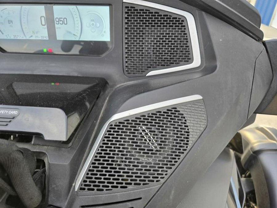 2022 Can-Am® Spyder RT Limited Chrome Wheels